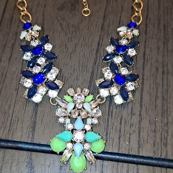 Gorgeous J. CREW Necklace - Picture 2 of 3